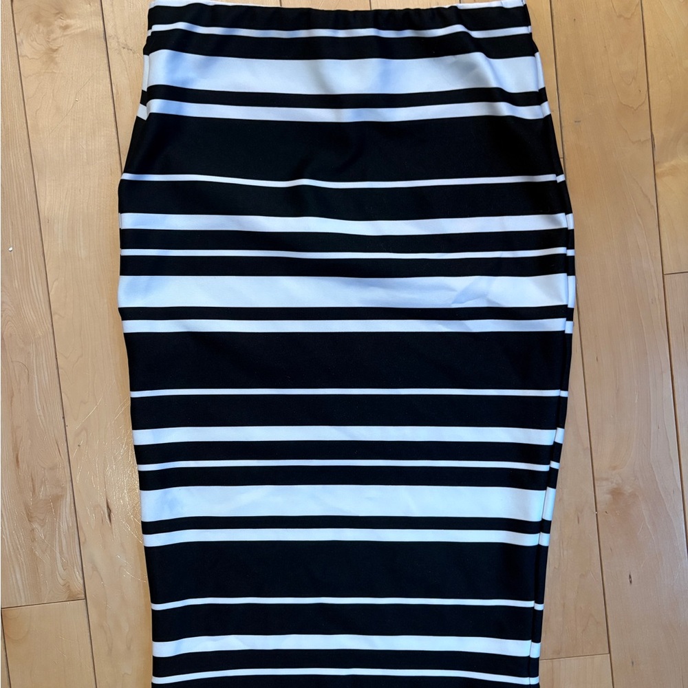 Iz Byer Black and White Striped Pencil Skirt